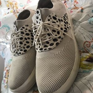 Beige platform leopard sneakers